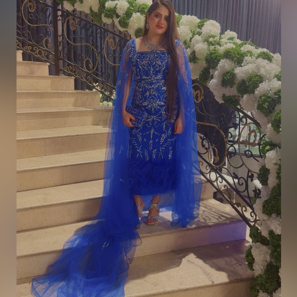 Stunning dress worn once for about 4 h like new.